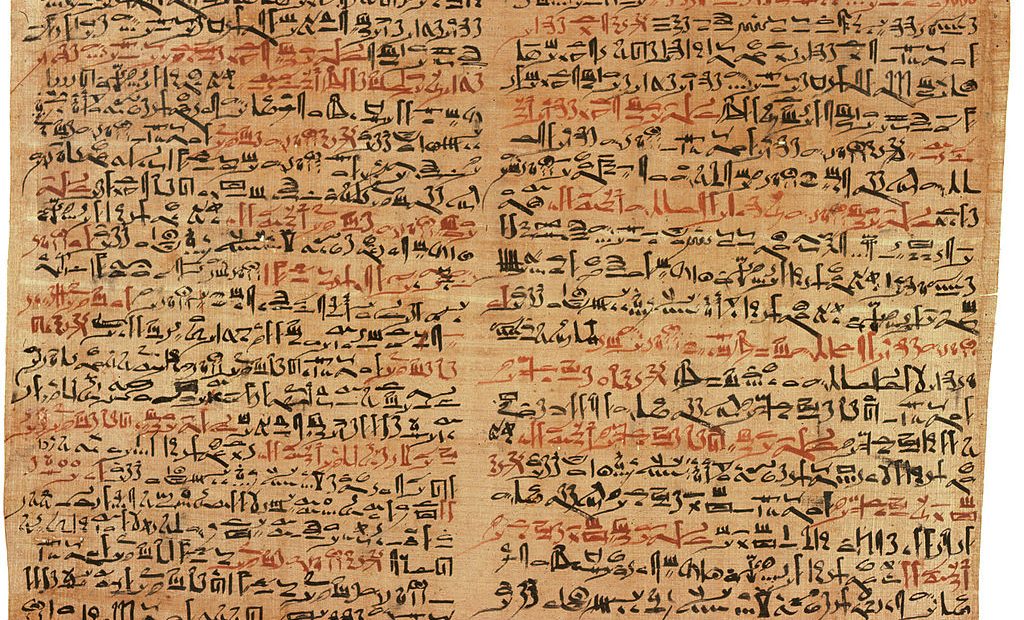  o papiro médico Edwin Smith, de aproximadamente 1700 a.C., exposto na Academia de Medicina de Nova York.
