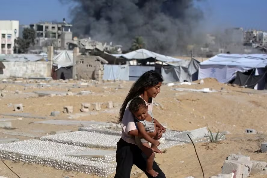 Documentário que aborda o genocídio na Palestina é ovacionado no Festival de Cinema de Veneza